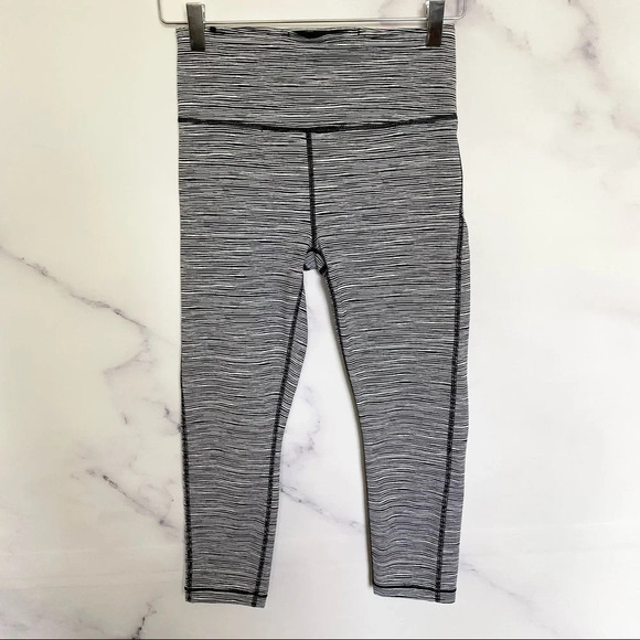 Athleta Ultimate Linear Lines Capri Pant - Picture 4 of 13